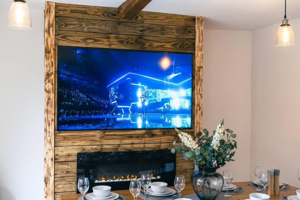 4 Bedroom - Sleep 9 Home In Cheadle Staffordshire - Alton Towers Polar Express Dimmingsdale Peak District Trentham Gardens Water World Ngoại thất bức ảnh