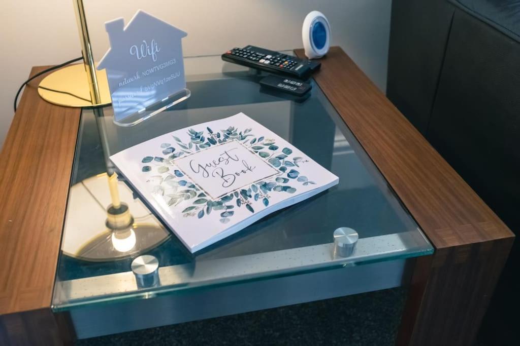 4 Bedroom - Sleep 9 Home In Cheadle Staffordshire - Alton Towers Polar Express Dimmingsdale Peak District Trentham Gardens Water World Ngoại thất bức ảnh
