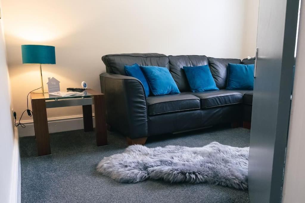 4 Bedroom - Sleep 9 Home In Cheadle Staffordshire - Alton Towers Polar Express Dimmingsdale Peak District Trentham Gardens Water World Ngoại thất bức ảnh