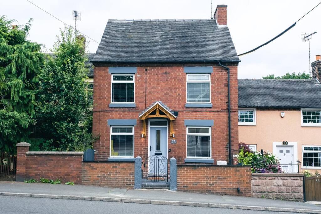 4 Bedroom - Sleep 9 Home In Cheadle Staffordshire - Alton Towers Polar Express Dimmingsdale Peak District Trentham Gardens Water World Ngoại thất bức ảnh