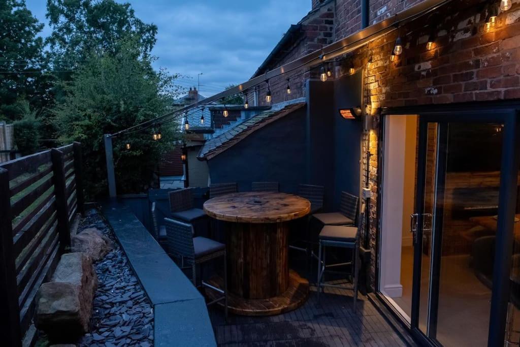 4 Bedroom - Sleep 9 Home In Cheadle Staffordshire - Alton Towers Polar Express Dimmingsdale Peak District Trentham Gardens Water World Ngoại thất bức ảnh